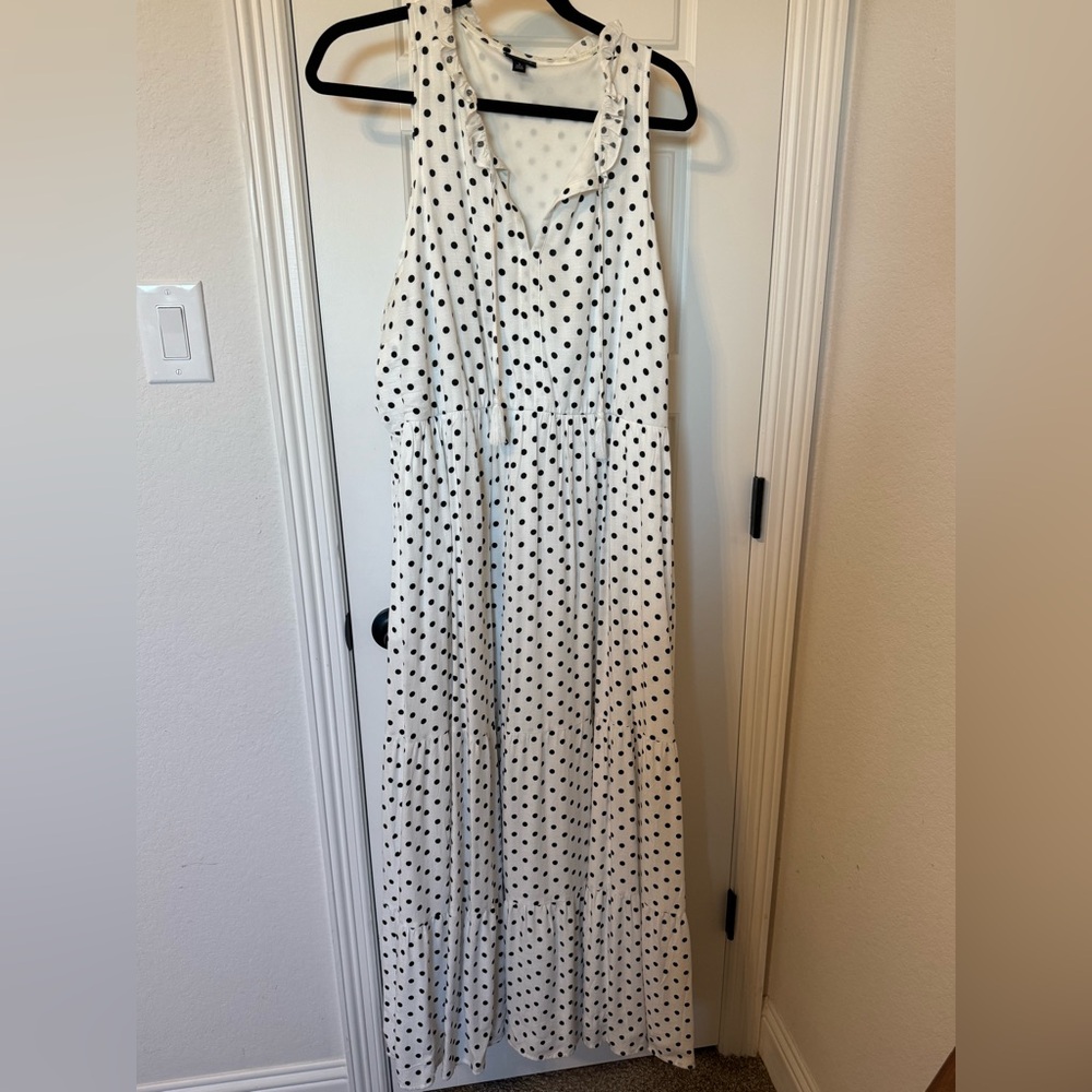 Polka Dot Sleeveless Maxi Dress - Black & White